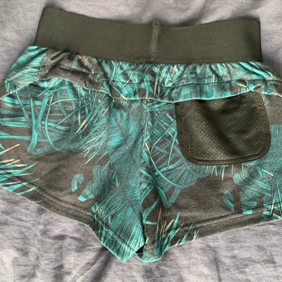 Adidas short green and black (worn once) - Picture 3 of 3